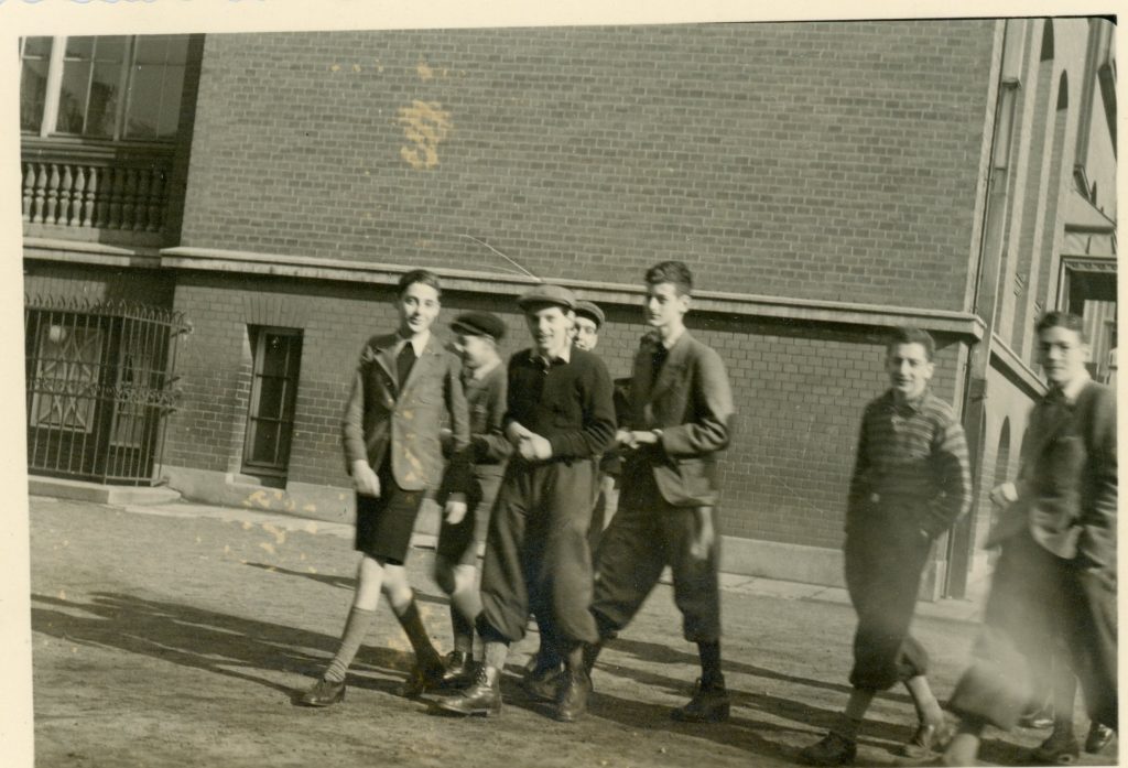 Schüler auf dem Schulhof der Talmud Tora Schule in den 1930er Jahren / Quelle: www.igdj-hh.de
