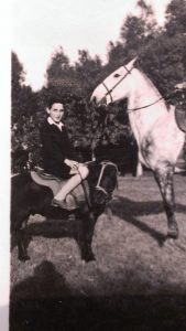 Hans auf einem Pony (1937)