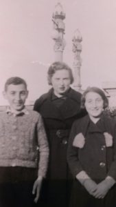 Hans, Cousine Lotte und Edith im gleichen Jahr